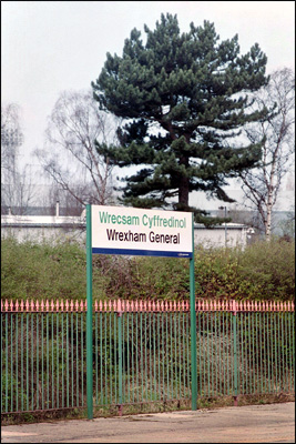 Wrexham signage in Welsh