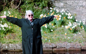 Narrowboat. Arms outstretched.