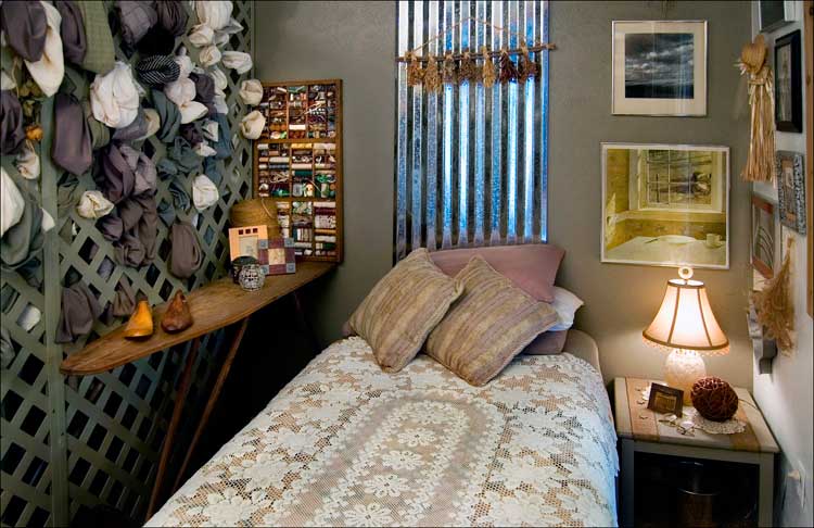 Perryton-bed-looking-in