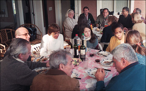 Front table, clockwise from 12 o'clock: Pilar Seeber, Sharon Douglas, Marcela Sicardi, Al Martinez, Horacio Fernandez, Juan Sicardi, Jose Luis Zapata, Adriana Picot. 