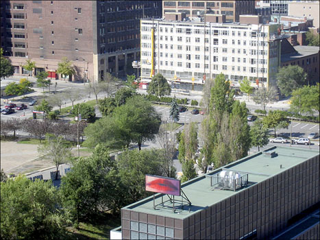 Lip image on the roof of the Musee d'Art Contemporain, Montreal. 