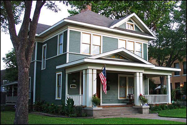 House-with-Flag