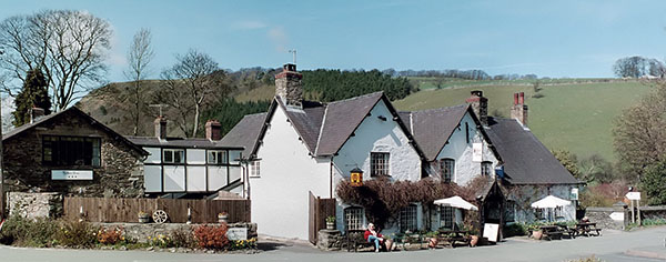 West Arms Hotel Llanarmon