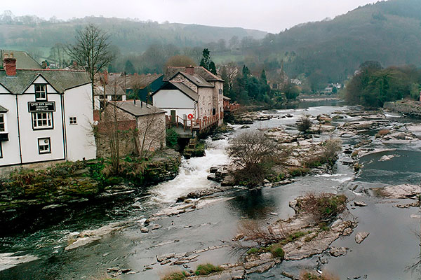 32Dee-from-bridge.jpg