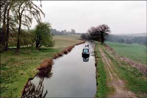 Narrowboat. Llangollen Bridge 34